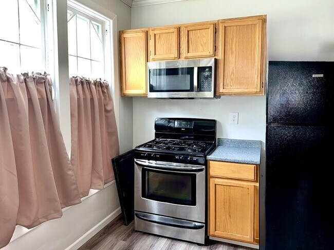 Cocina (Se debe reemplazar la estufa) - 1825 N 58th St