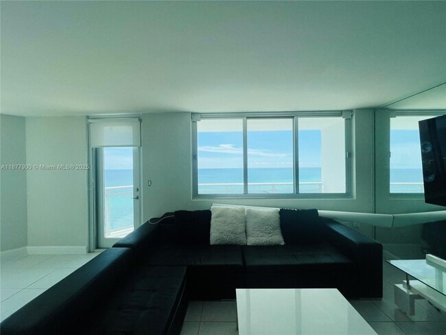 Foto del edificio - 7135 Collins Ave