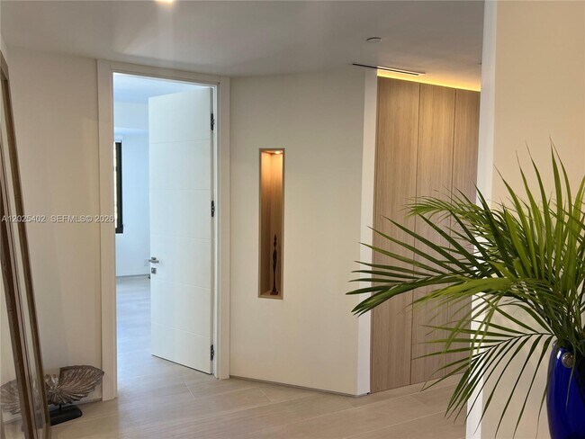 Foto del edificio - 201 Crandon Blvd