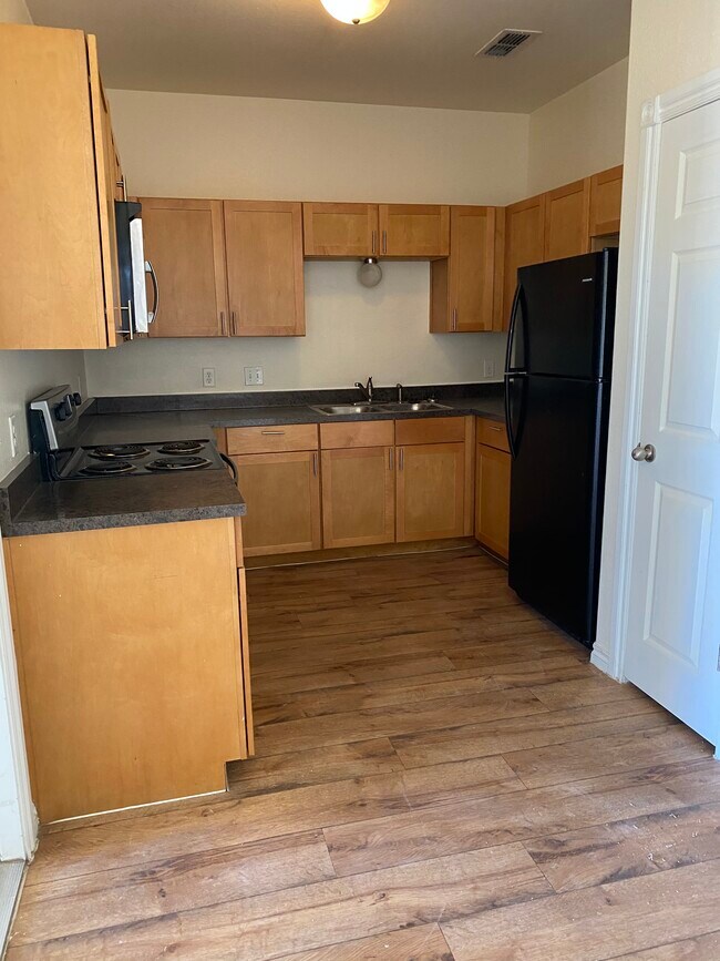 Building Photo - 127B bluejay blvd