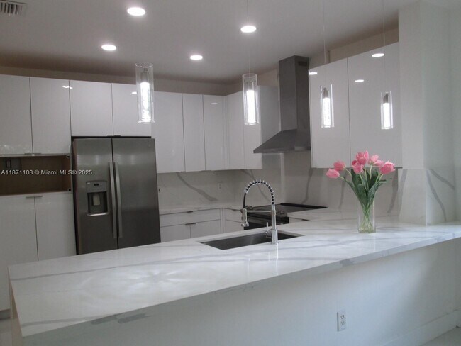 Foto del edificio - 6672 NW 107 Ct