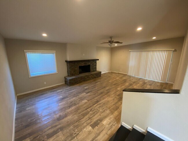 Building Photo - Newly Renovated on Montezuma!
