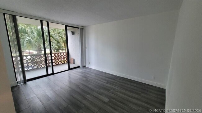 Foto del edificio - 4222 Inverrary Blvd