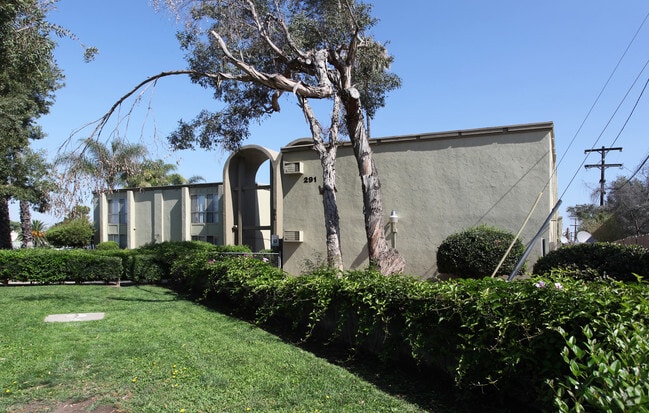 Building Photo - Evergreen Gardens