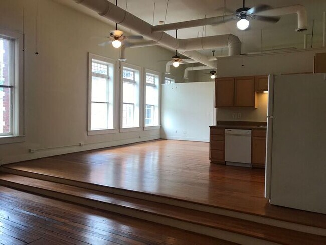 Foto del edificio - Central Loft Apartment Homes