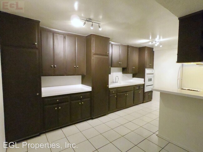 Foto del edificio - 1330 N Orange Dr