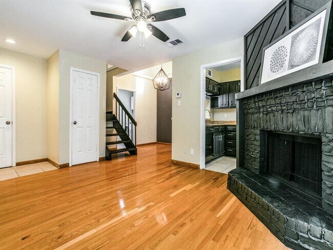 Foto del edificio - 336 Melrose Dr