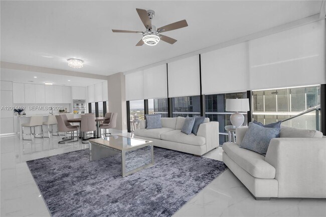Foto del edificio - 700 NE 24th St