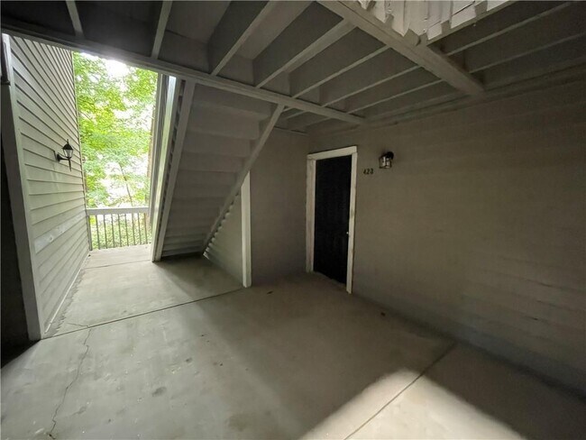 Foto del edificio - 423 Warm Springs Cir