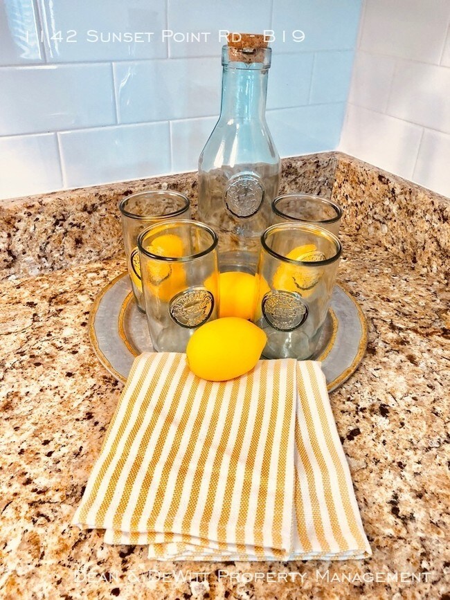 Foto del edificio - 1142 Sunset Point Rd