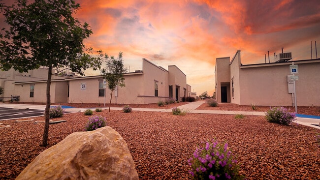 Building Photo - Nevarez Palms