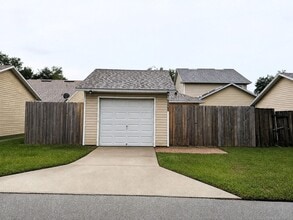 Building Photo - 1004 Park Central Cir