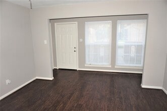 Building Photo - 2727 Tinechester Dr