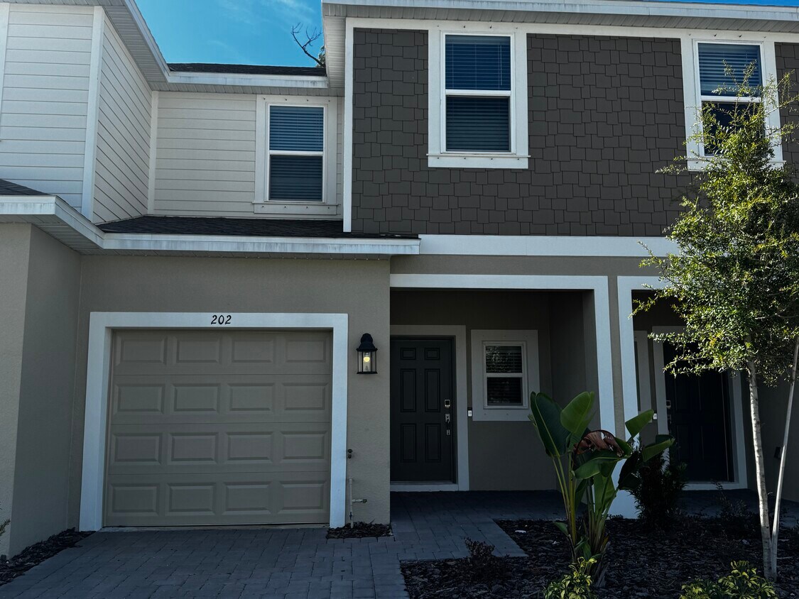 Foto principal - 202 River Front Way