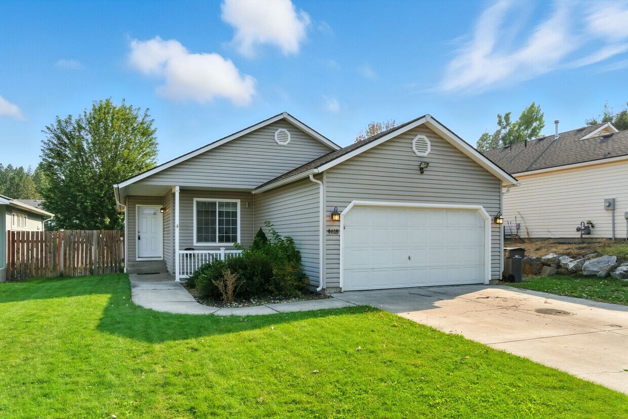 Foto principal - Charming 3 Bedroom Spokane Valley Home – A...