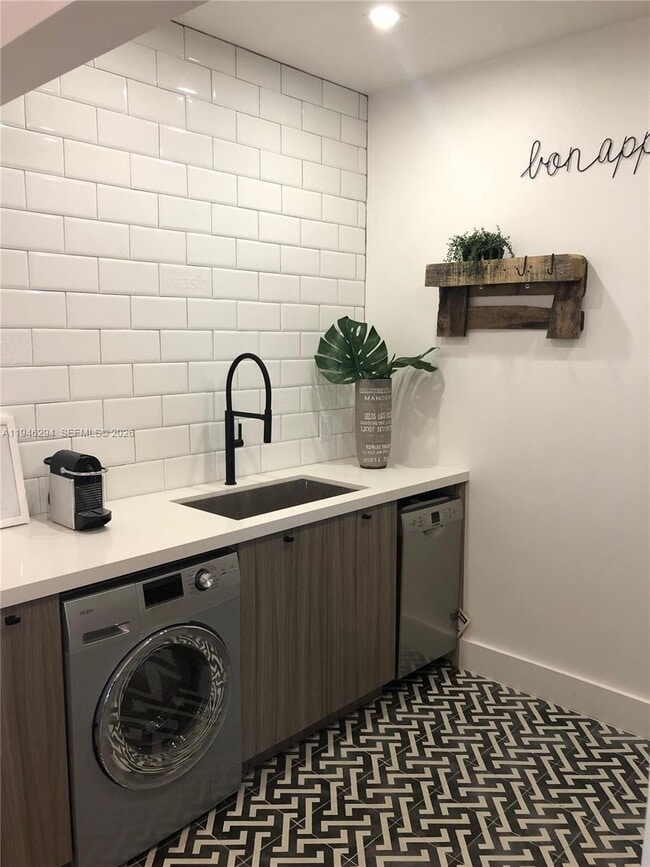 Building Photo - 1524 Euclid Ave