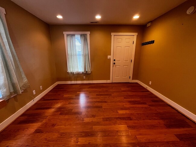 Building Photo - Downtown Bremerton Charmer