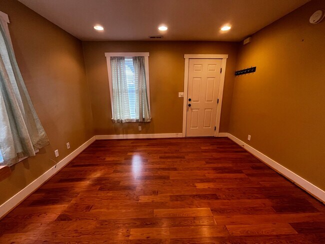 Foto del edificio - Downtown Bremerton Charmer