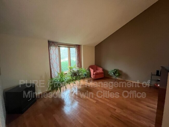 Building Photo - 15745 Garden View Dr