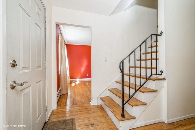 Building Photo - 126 Linden Ln