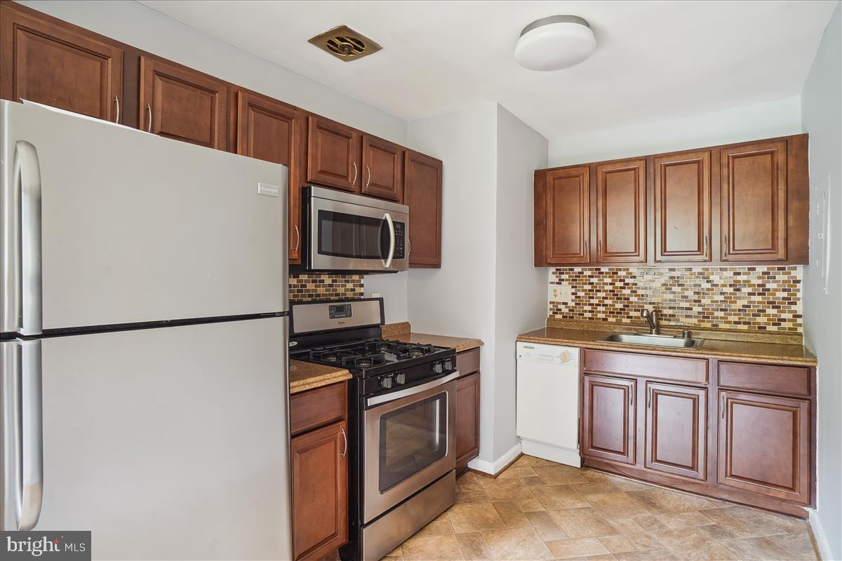 Foto principal - 500 Thayer Ave