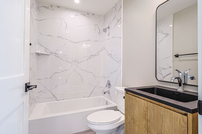 Foto del edificio - Luxury new construction 4 bed/4 bath in a ...
