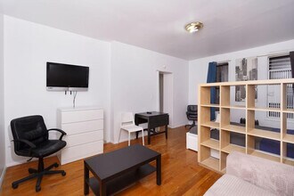 Building Photo - 131 E 94th St