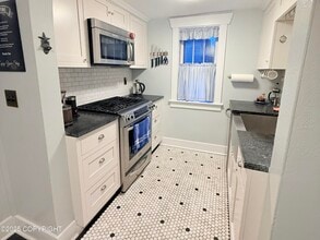 Building Photo - 623 Grant St