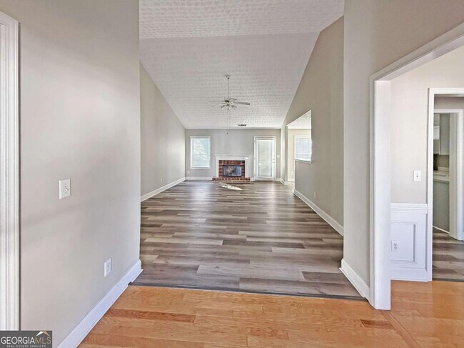 Foto del edificio - 3028 Express Ln NE