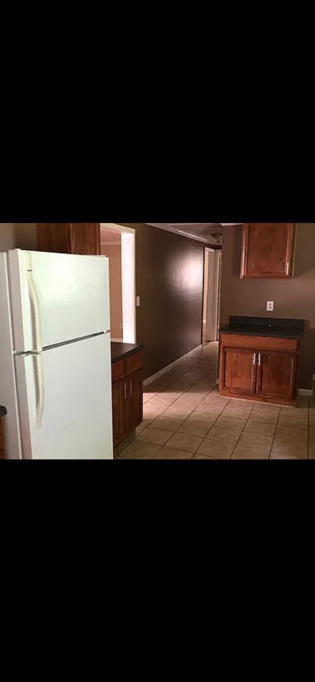 Building Photo - 161 Tanglewood Dr