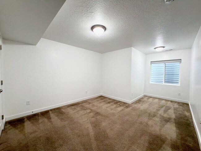 Foto del edificio - 4430 W 2550 N