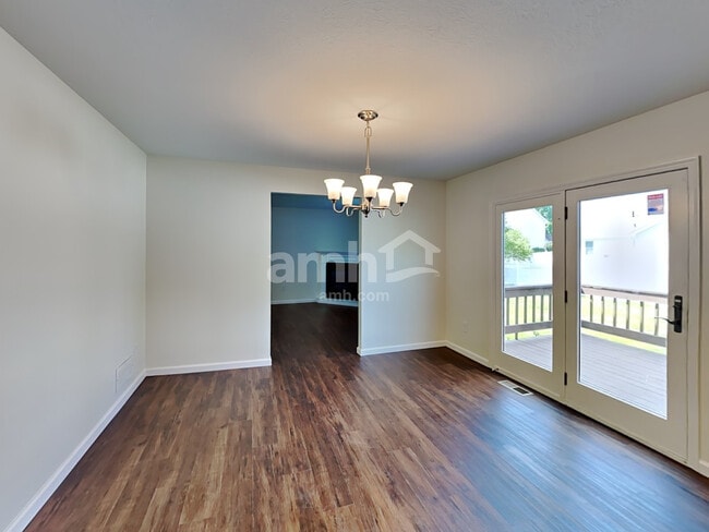 Foto del edificio - 388 Shamrock Ln