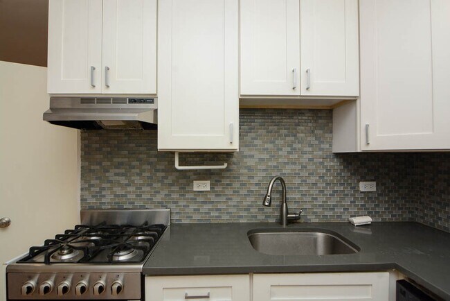 Foto del edificio - 511 W Belmont Ave