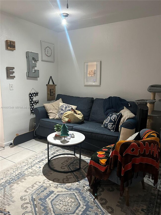 Building Photo - 1045 N Andrews Ave