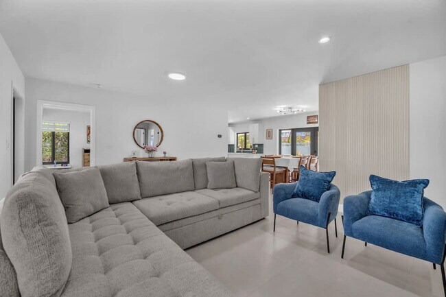 Building Photo - 1621 SW 93rd Ct