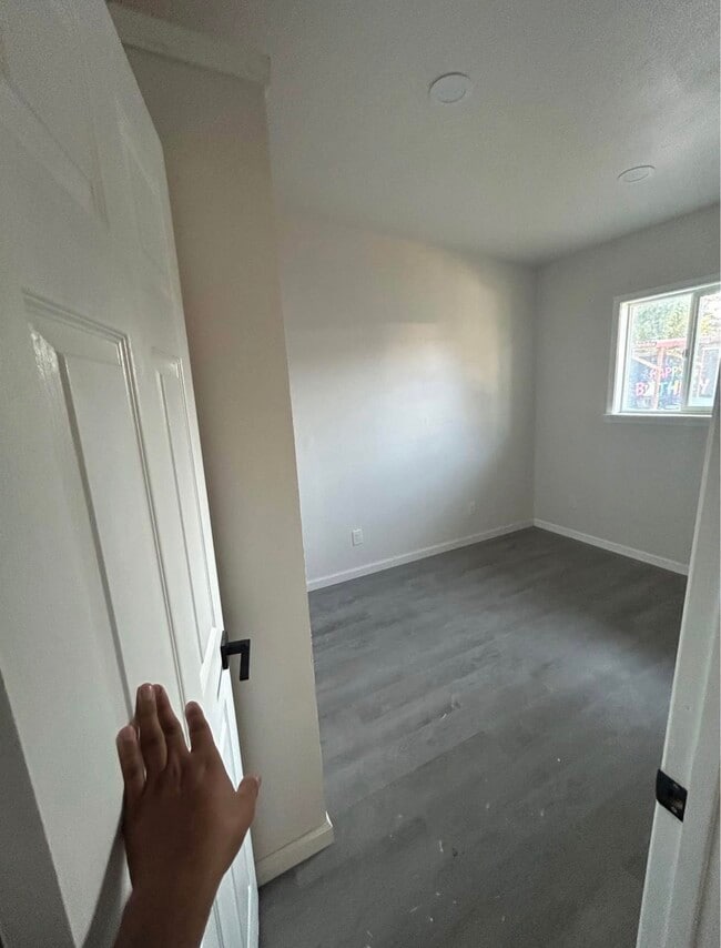 Building Photo - 150 Merrill Dr