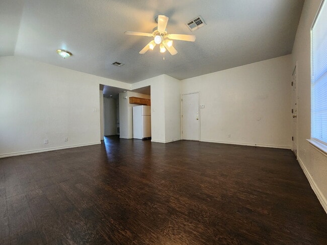 Building Photo - 3204 Toledo Dr