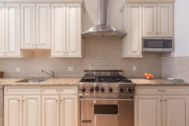 Foto del edificio - 212 Beacon St