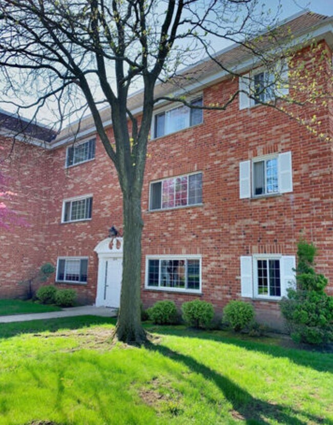 Foto del edificio - 6878 W Touhy Ave