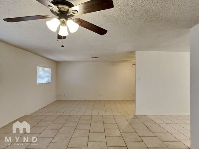 Building Photo - 5619 N 61st Cir