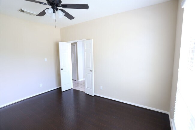 Building Photo - 3327 Summerwood Ln