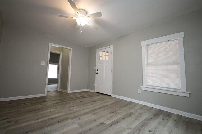 Building Photo - 305 E Greenwood Ave
