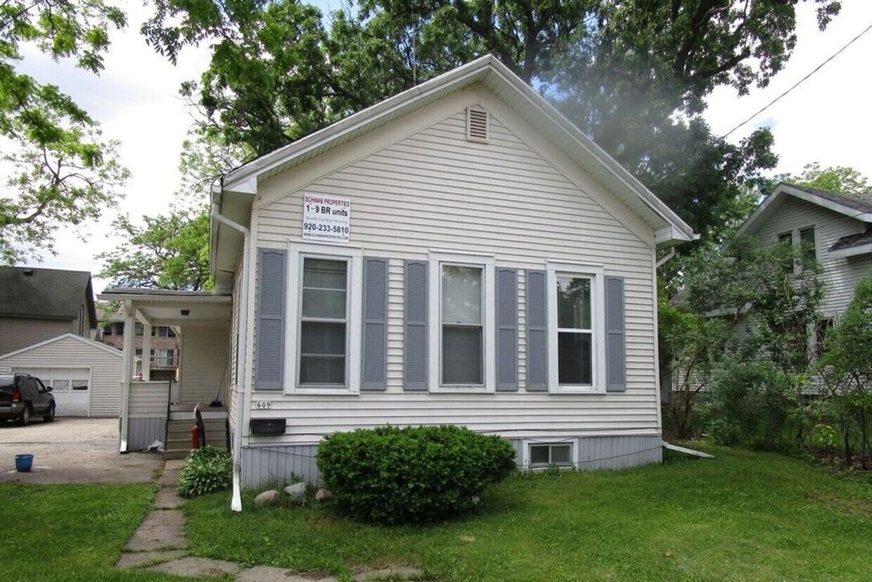 Primary Photo - 3 Bedroom Near UWO
