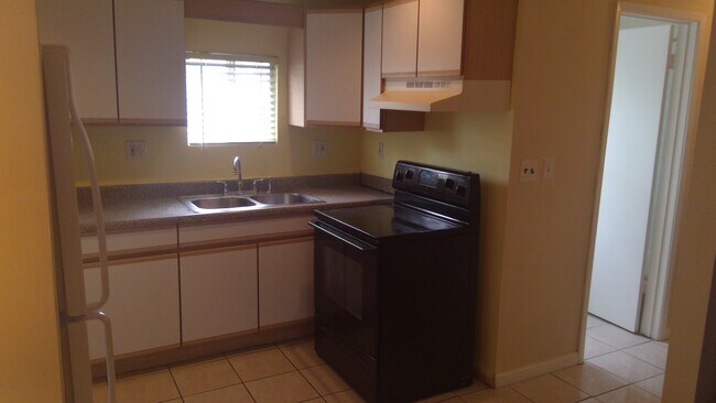 kitchen - 1132 NE 17th Ave