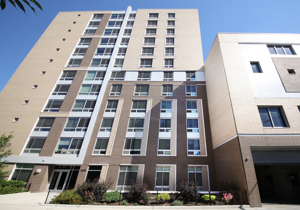 Foto del edificio - 1339 Lincoln Pl