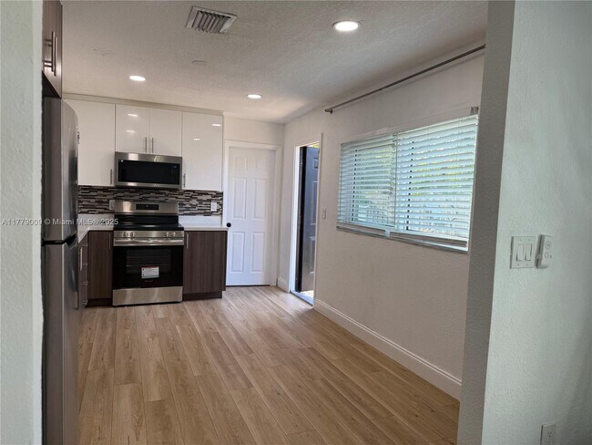 Foto del edificio - 1040 SW 30th Ave