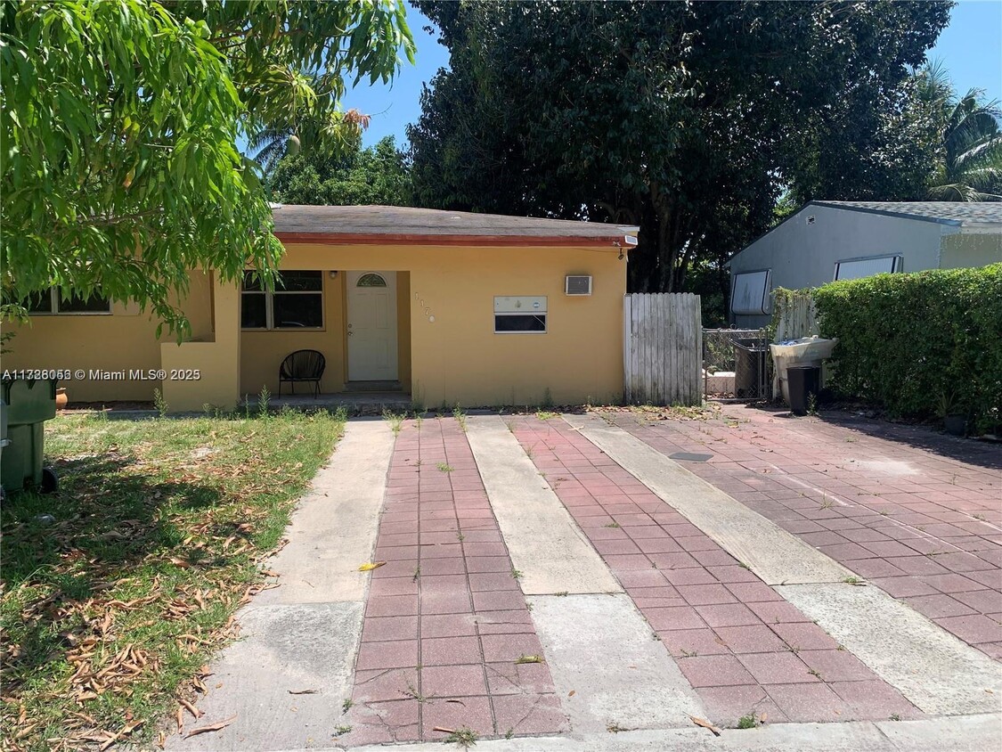 Foto principal - 1170 NE 149th St