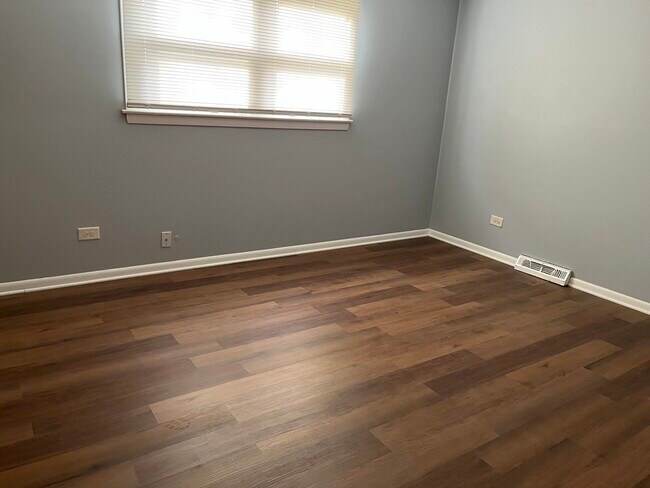 Building Photo - 4827 Imperial Dr