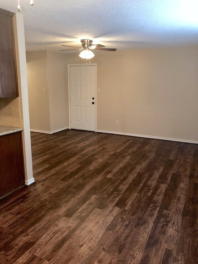 1008 N Houston Ave Unit 2, Livingston, TX 77351 Room for Rent in