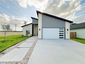 Building Photo - 14 N Woody Rd